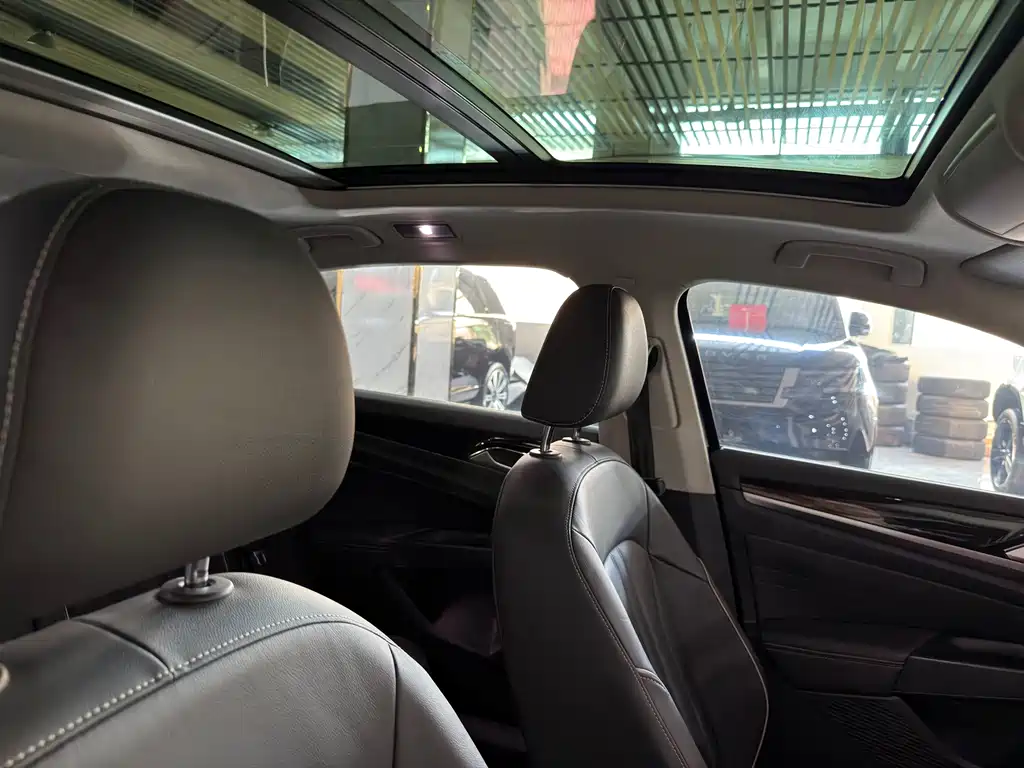Volkswagen Passat — фото 10