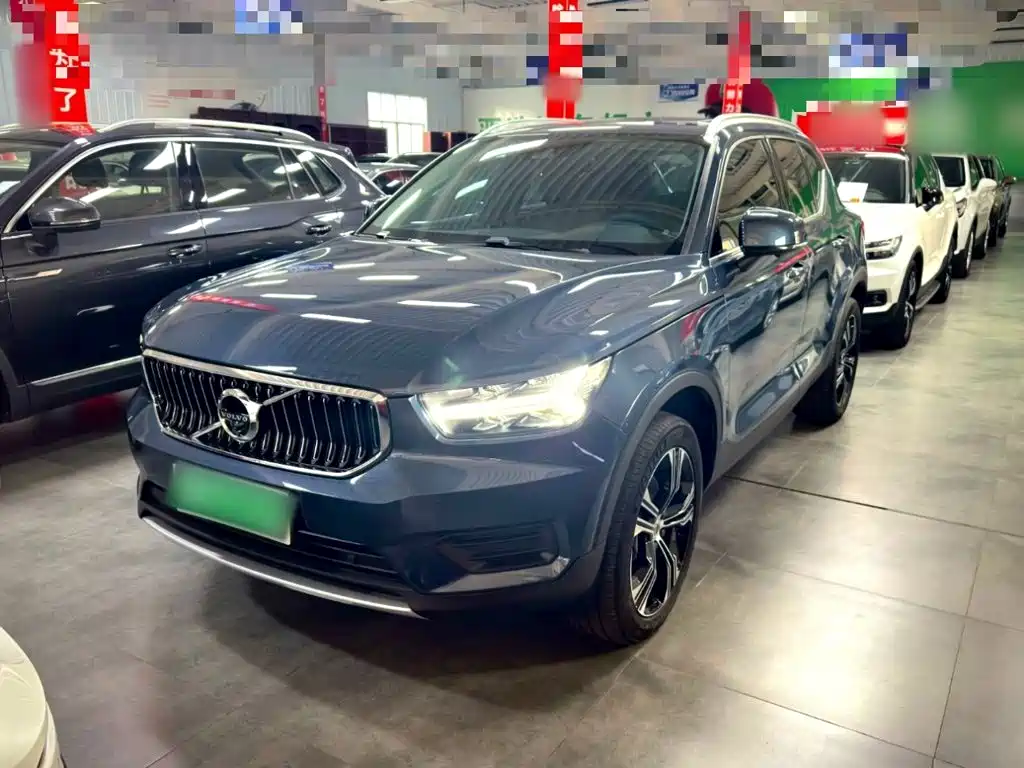 Volvo XC40 — фото 2