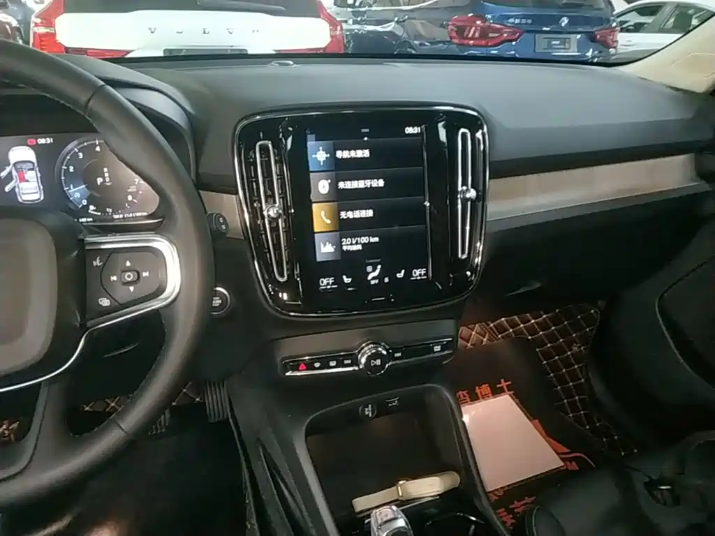 Volvo XC40 — фото 13