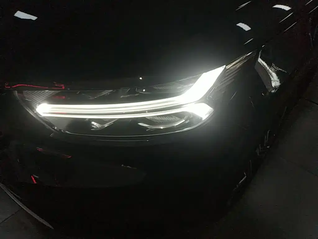 Volvo XC40 — фото 24