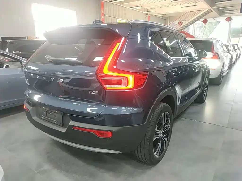Volvo XC40 — фото 7