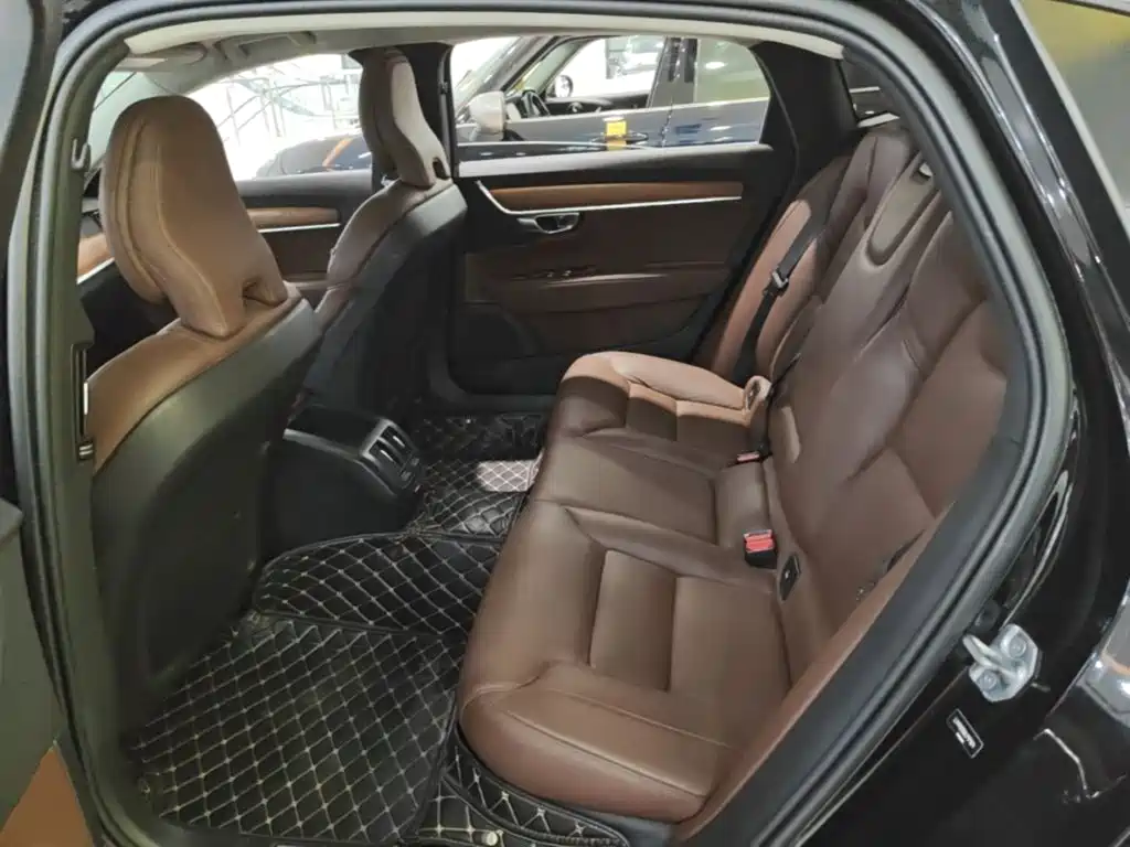 Volvo S90 — фото 17