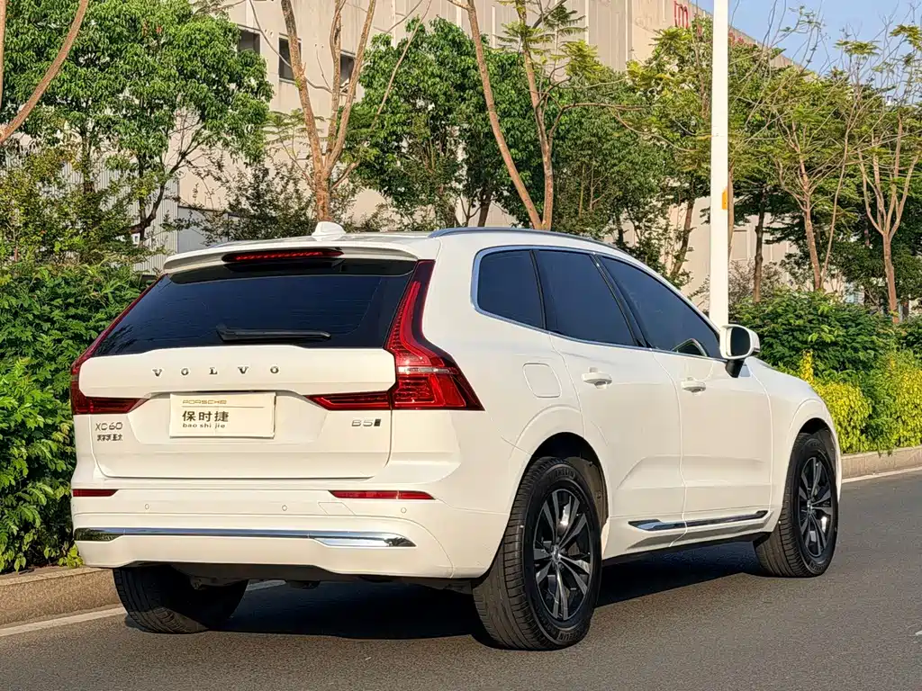 Volvo XC60 — фото 7