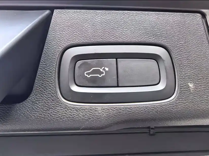 Volvo XC60 — фото 18