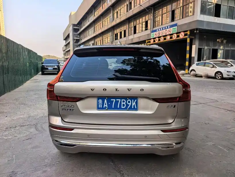 Volvo XC60 — фото 4