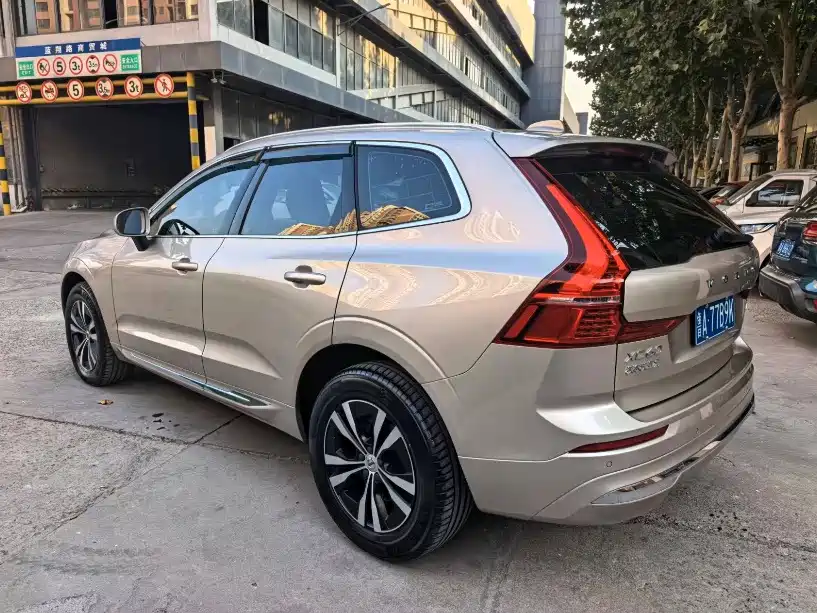 Volvo XC60 — фото 5