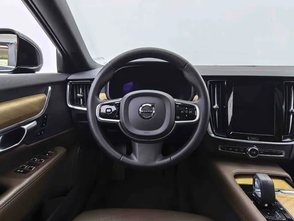 Volvo S90 — фото 3