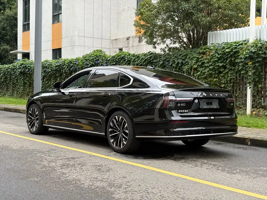 Volvo S90 — фото 17