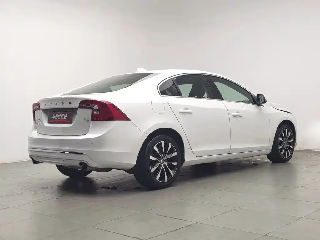 Volvo S60 — фото 2