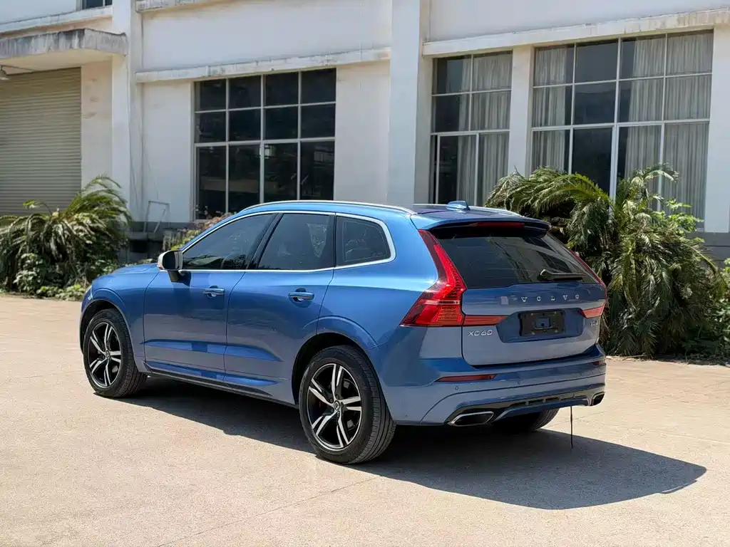 Volvo XC60 — фото 4