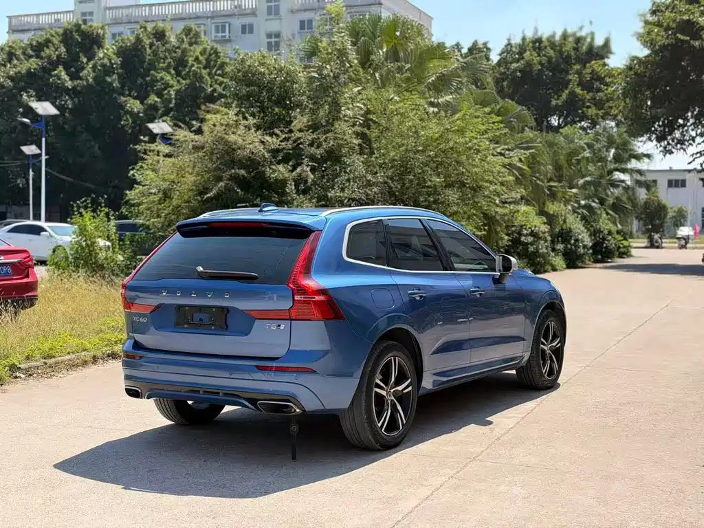 Volvo XC60 — фото 6