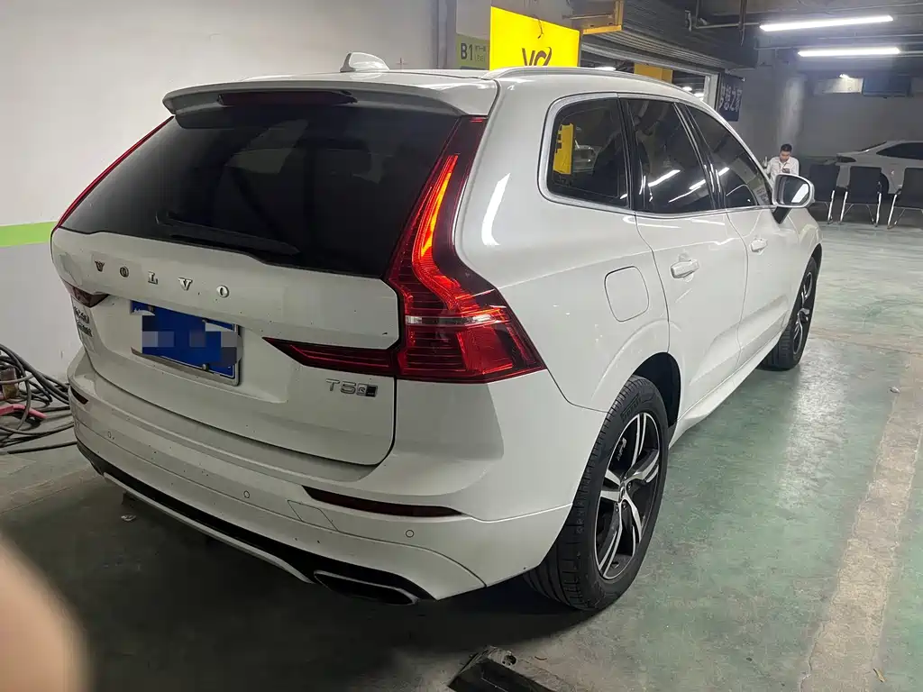 Volvo XC60 — фото 7