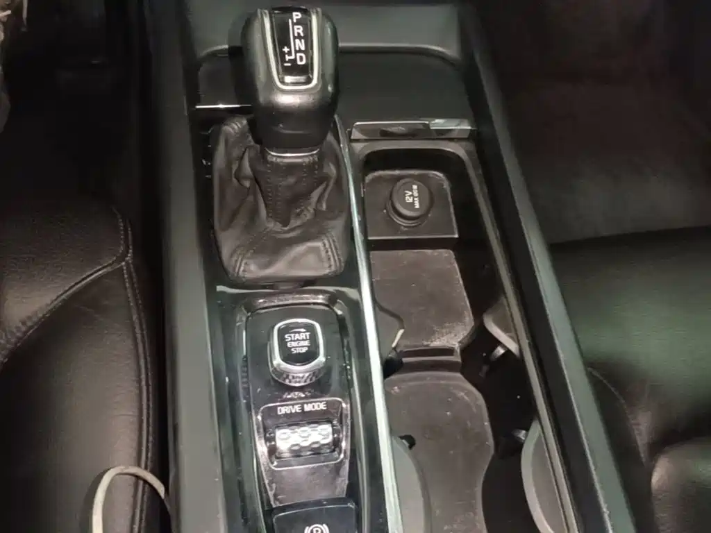 Volvo XC60 — фото 14