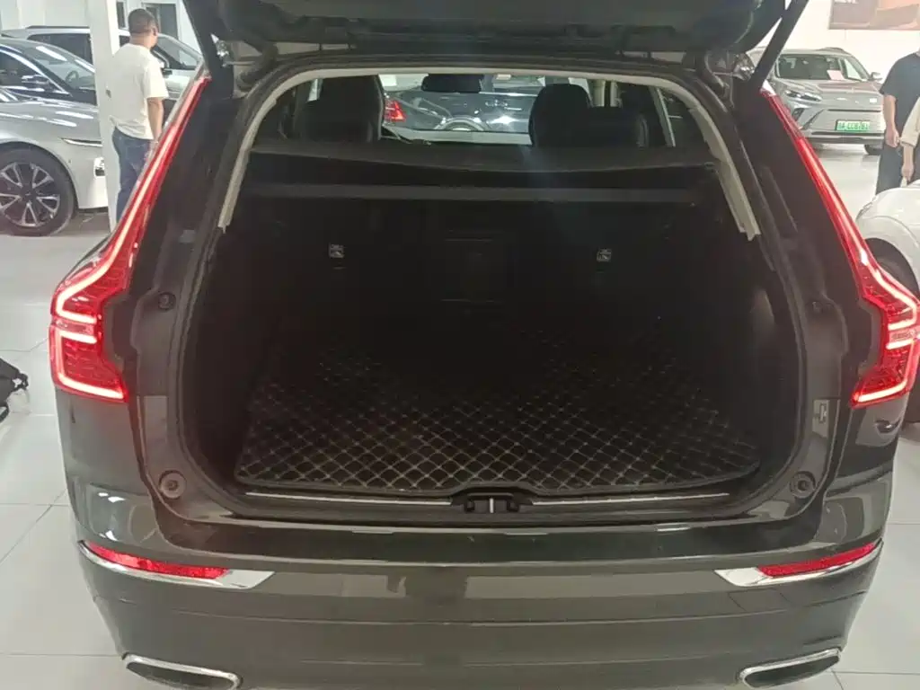 Volvo XC60 — фото 19