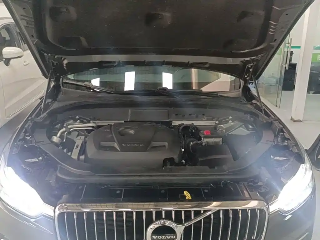 Volvo XC60 — фото 20