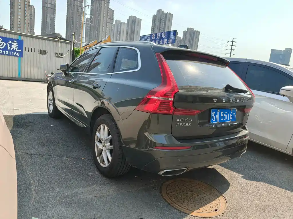Volvo XC60 — фото 10