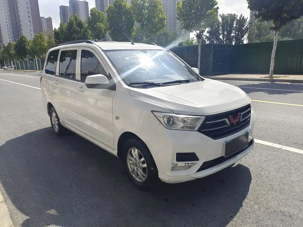 Wuling Hongguang — фото 3