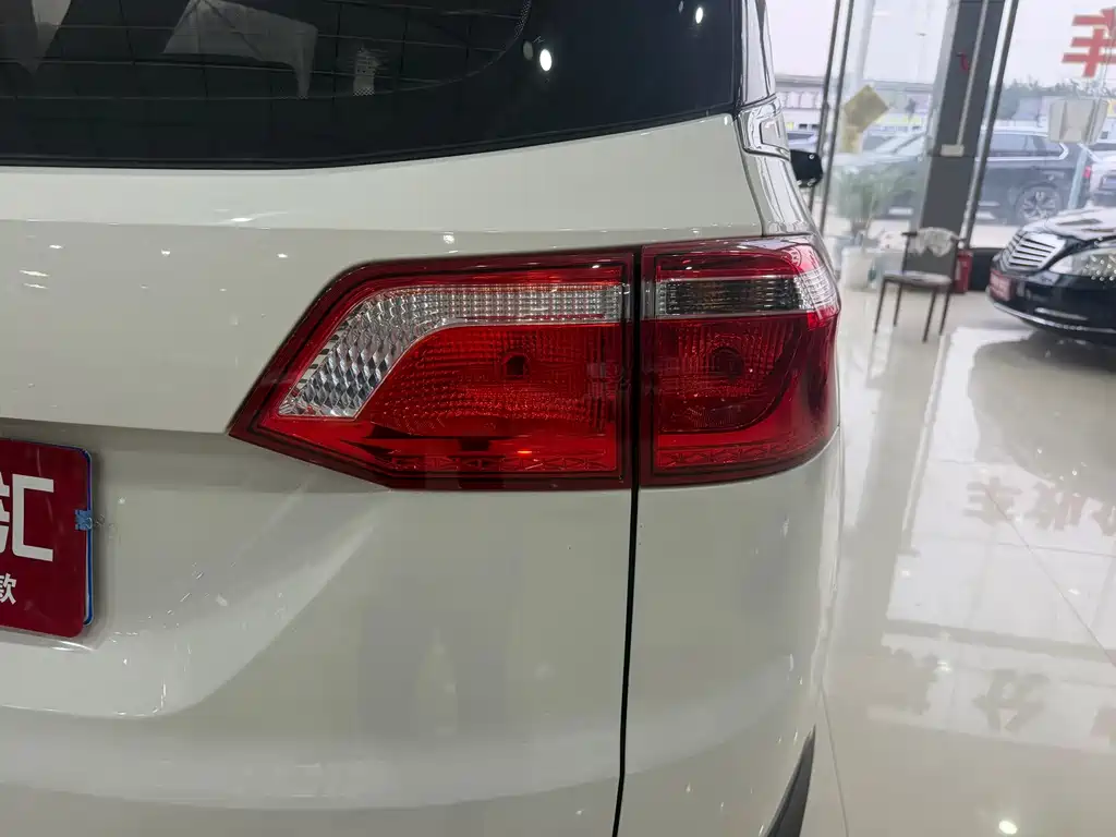 Wuling Hongguang S3 — фото 11