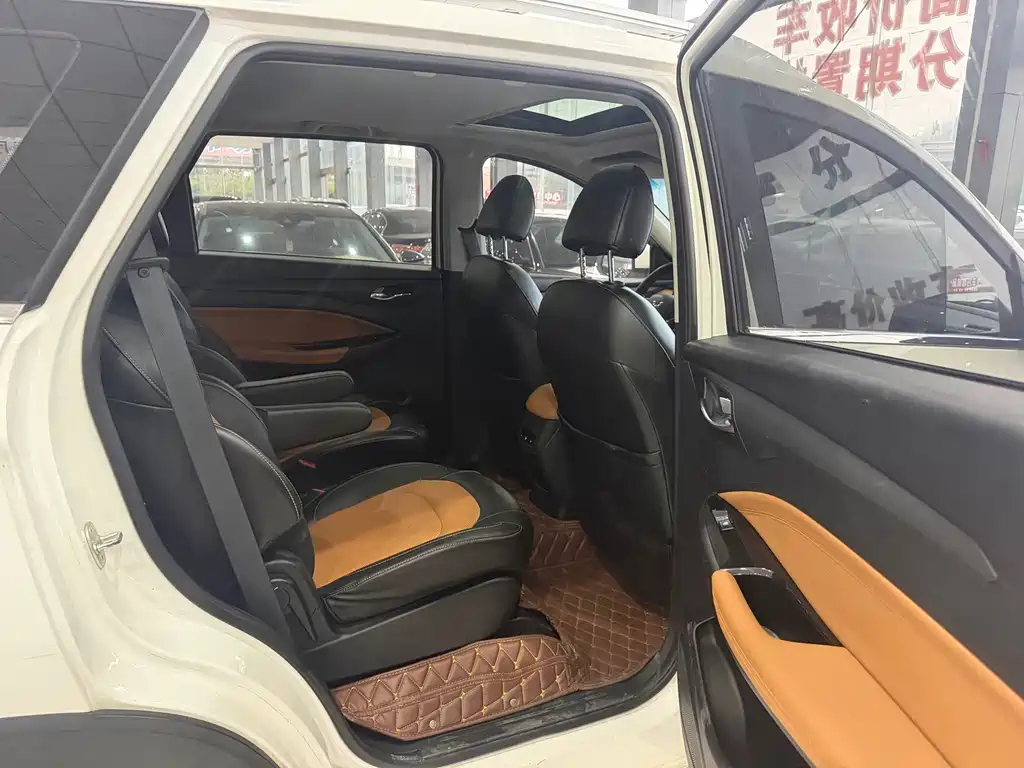 Wuling Hongguang S3 — фото 8