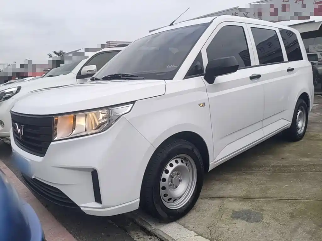 Wuling Hongguang PLUS — фото 2