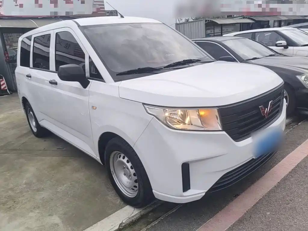 Wuling Hongguang PLUS — фото 4