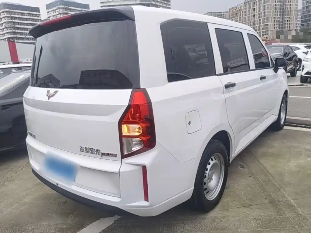 Wuling Hongguang PLUS — фото 7