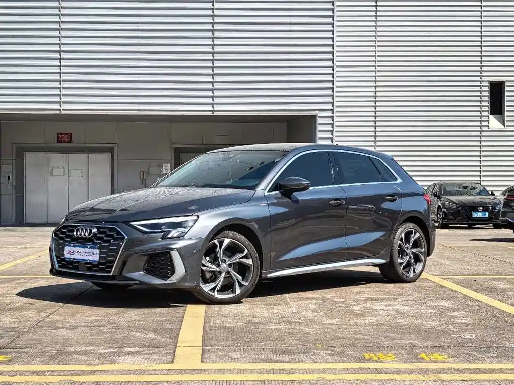 Audi A3 — фото 1