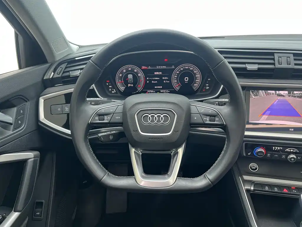 Audi Q3 — фото 7