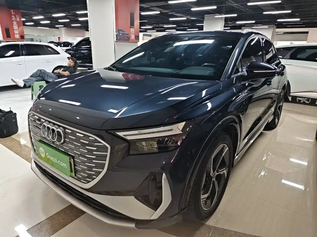 Audi Q4 e-tron — фото 2