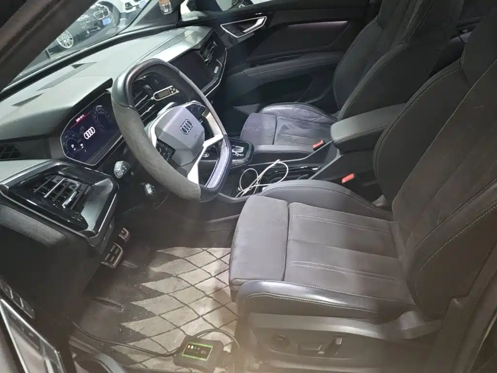 Audi Q4 e-tron — фото 15