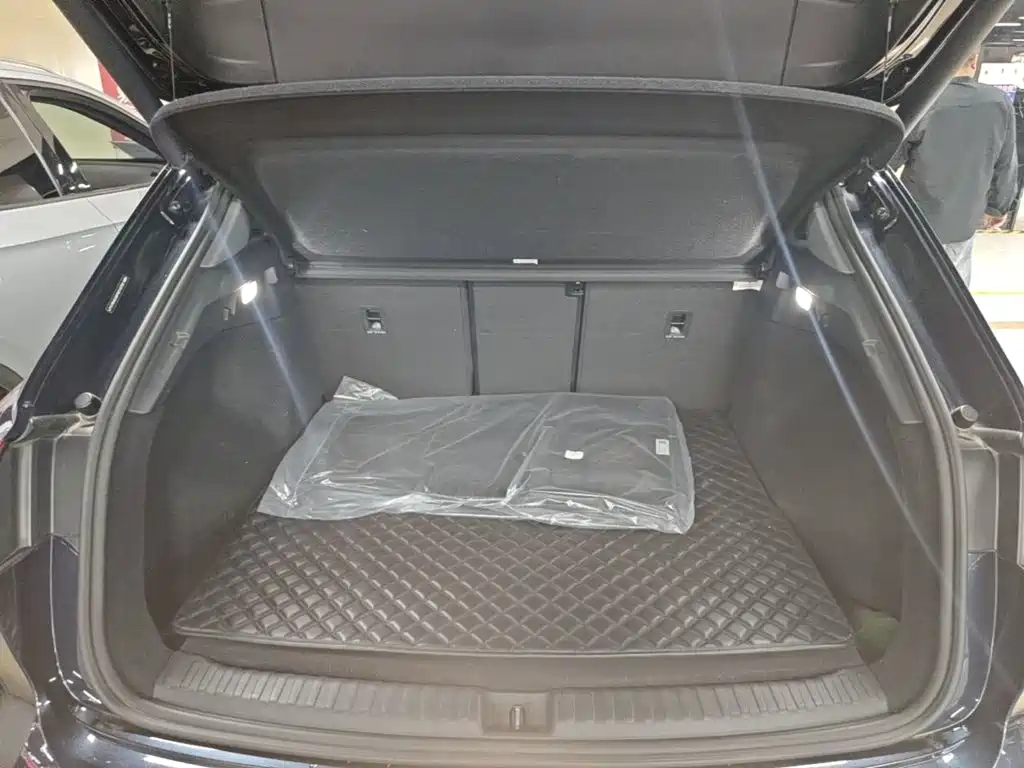 Audi Q4 e-tron — фото 19