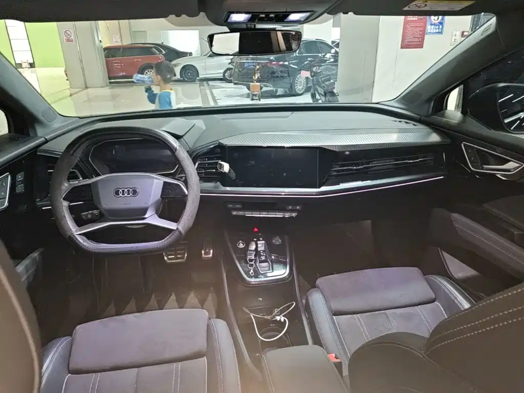 Audi Q4 e-tron — фото 10