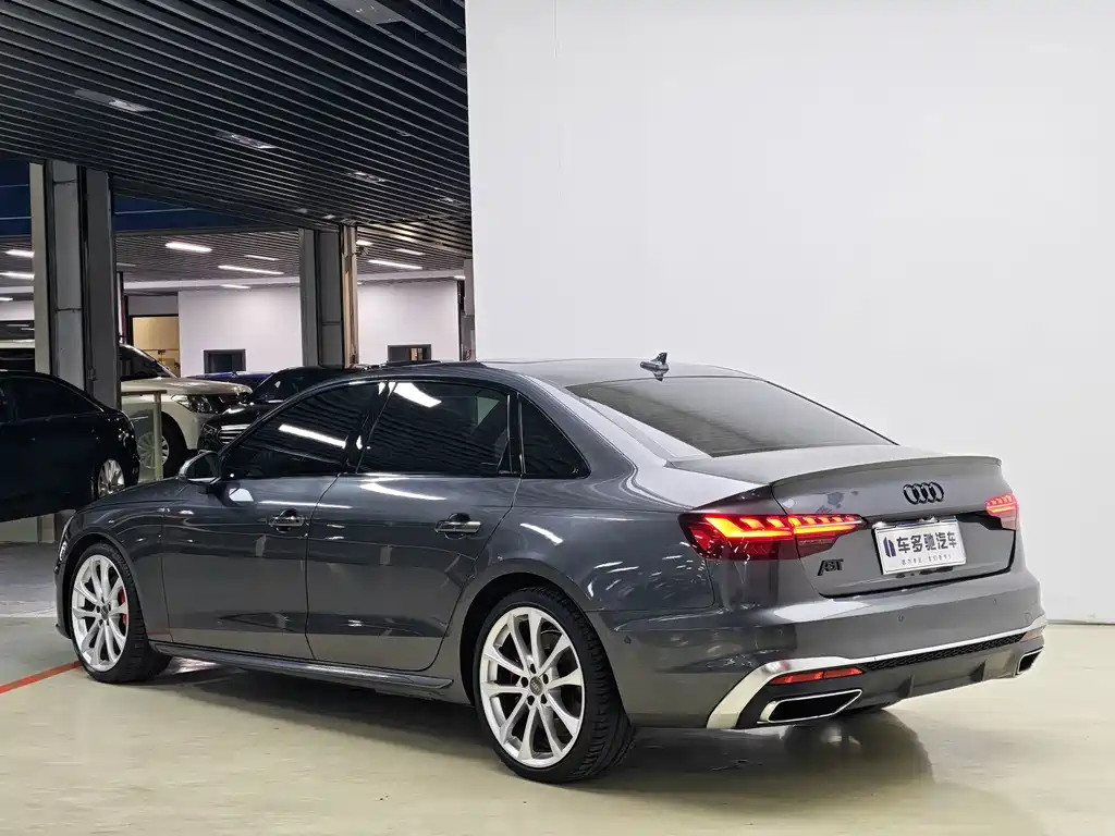 Audi A4L — фото 5