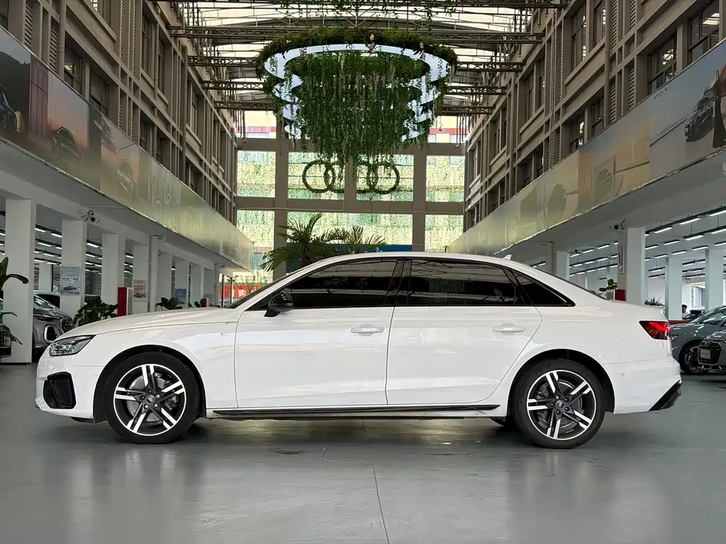 Audi A4L — фото 2