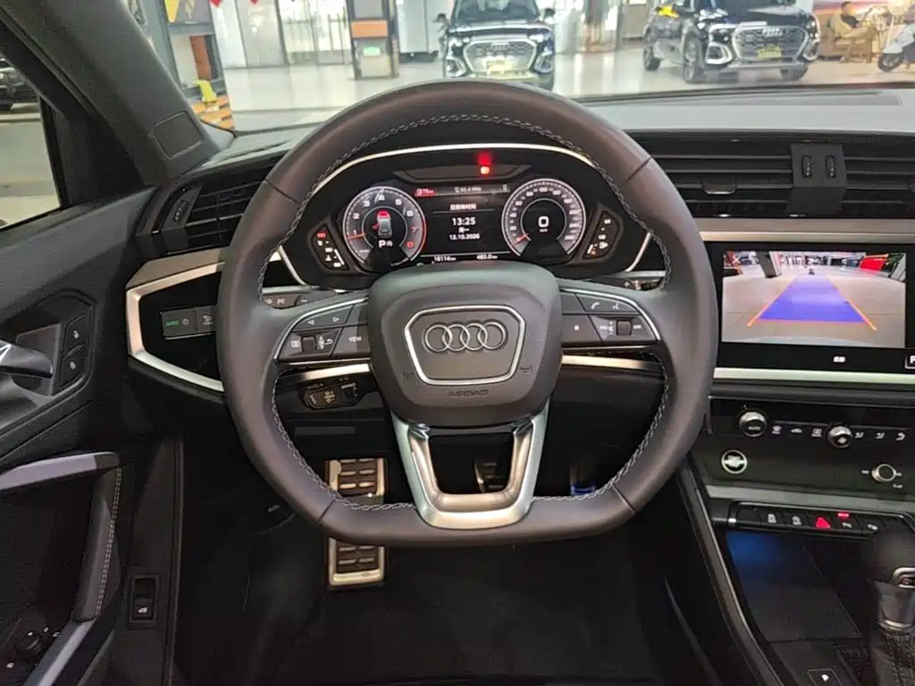 Audi Q3 — фото 10