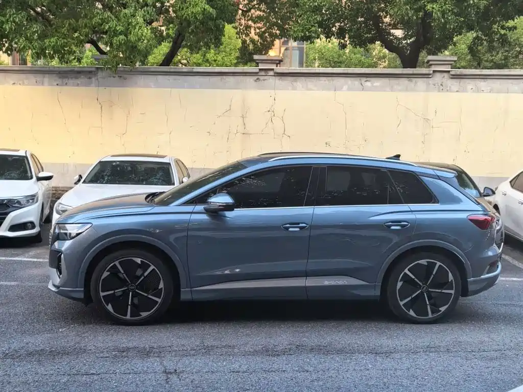 Audi Q4 e-tron — фото 3