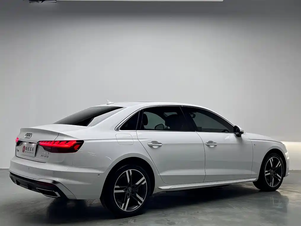 Audi A4L — фото 17