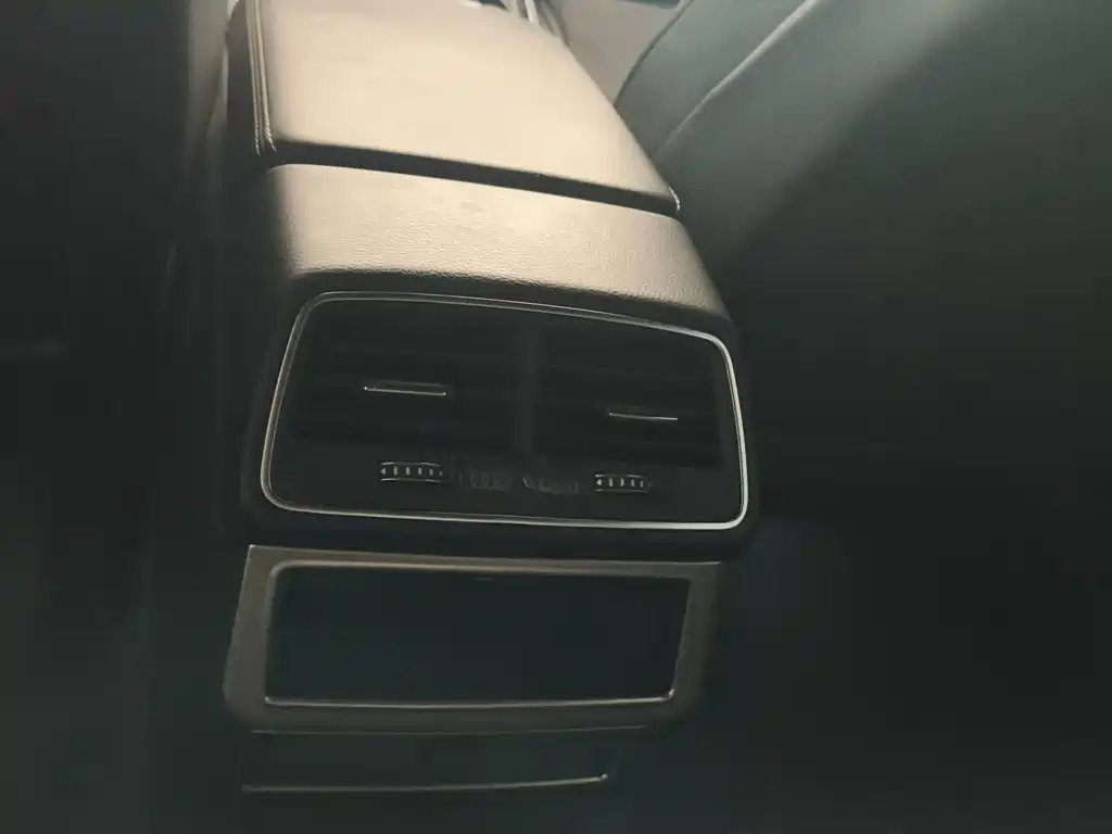 Audi A6L New Energy — фото 10