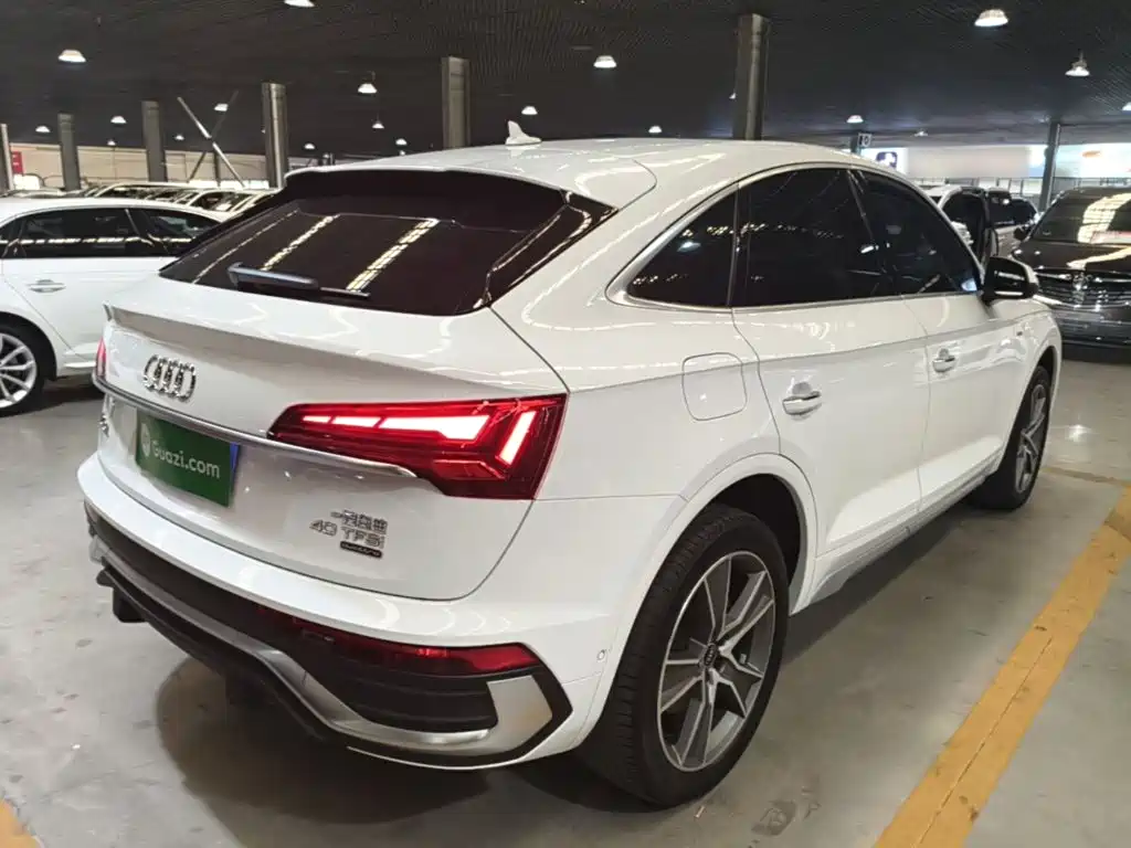 Audi Q5L Sportback — фото 7