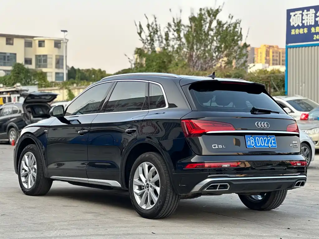 Audi Q5L — фото 15