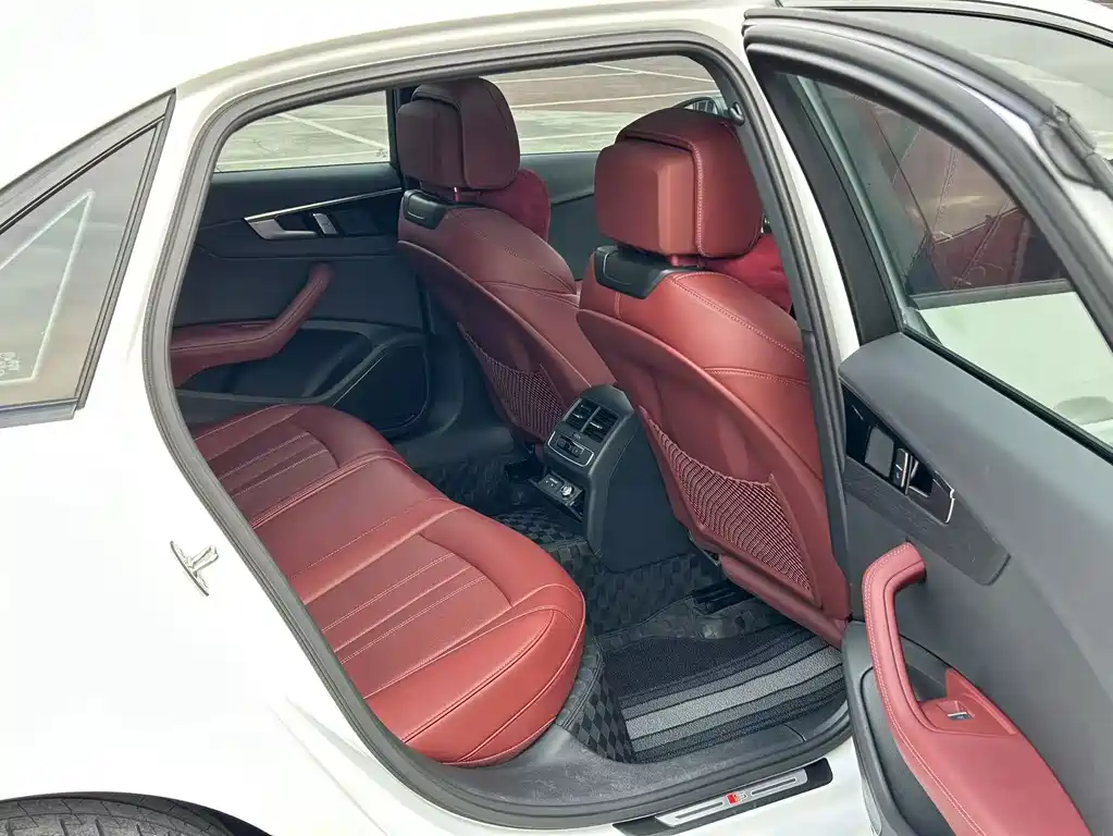 Audi A4L — фото 6