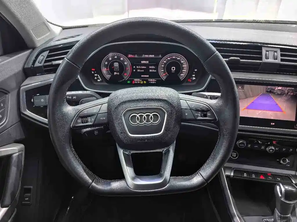 Audi Q3 — фото 11