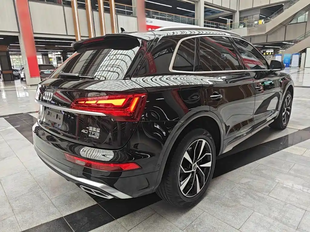 Audi Q5L — фото 6