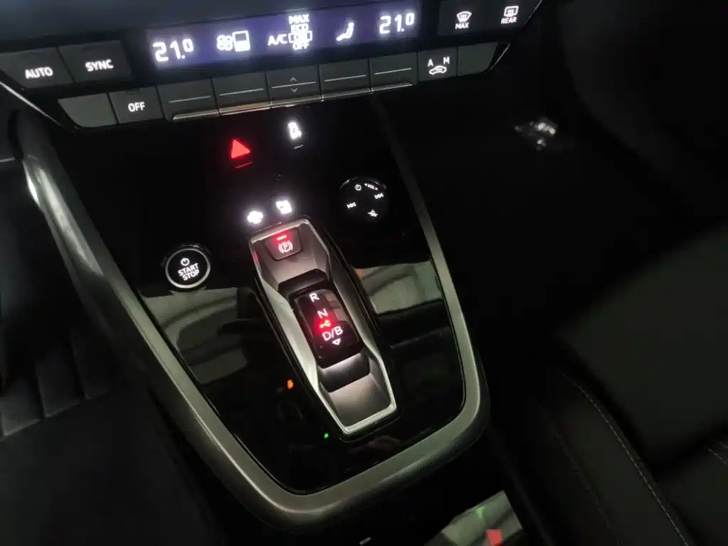 Audi Q4 e-tron — фото 13