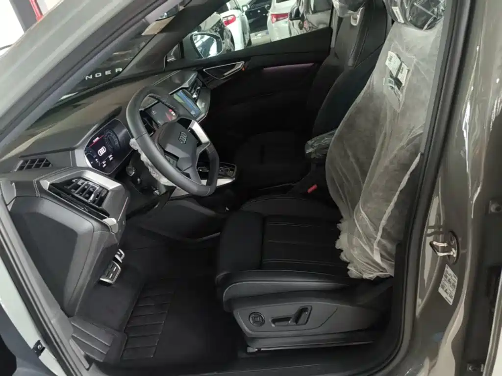 Audi Q4 e-tron — фото 14