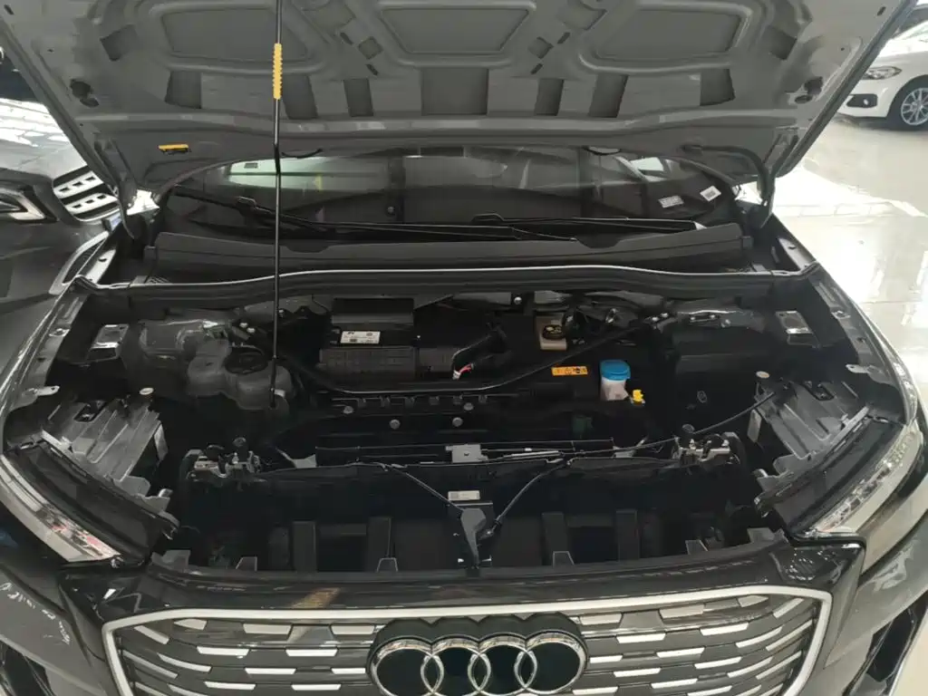 Audi Q4 e-tron — фото 19