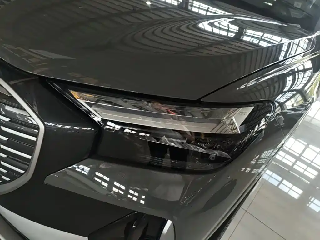 Audi Q4 e-tron — фото 23