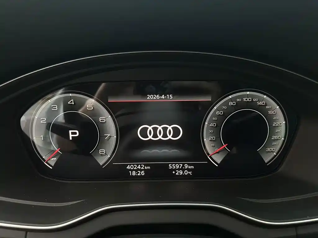Audi Q5L — фото 13