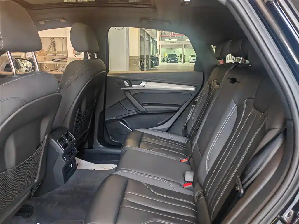 Audi Q5L Sportback — фото 11