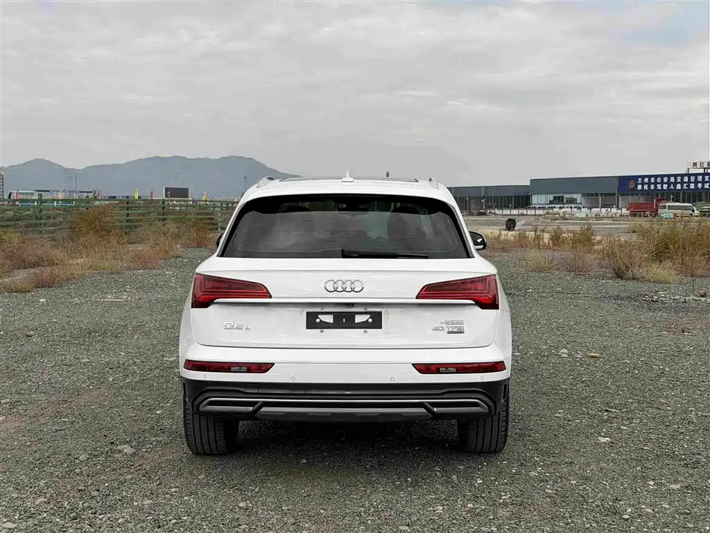 Audi Q5L — фото 5